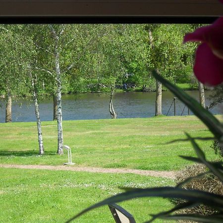 Logis Hotel Val De Vienne Le Vigeant Exterior foto