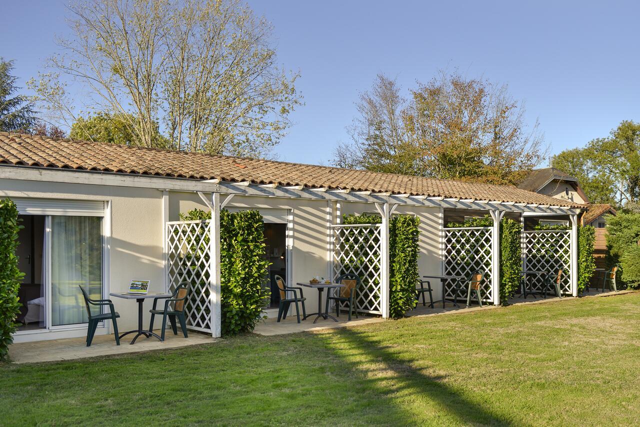Logis Hotel Val De Vienne Le Vigeant Exterior foto
