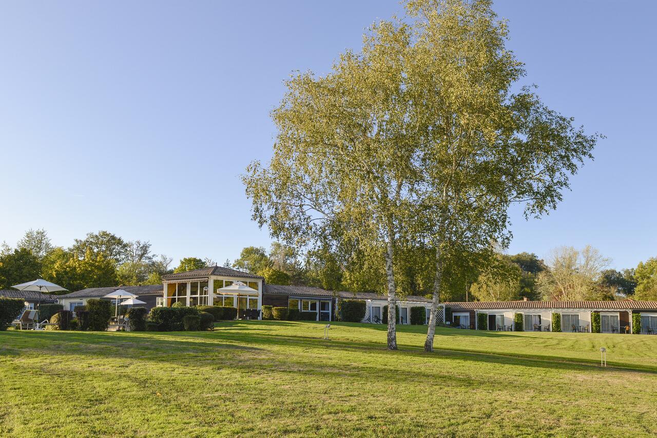 Logis Hotel Val De Vienne Le Vigeant Exterior foto