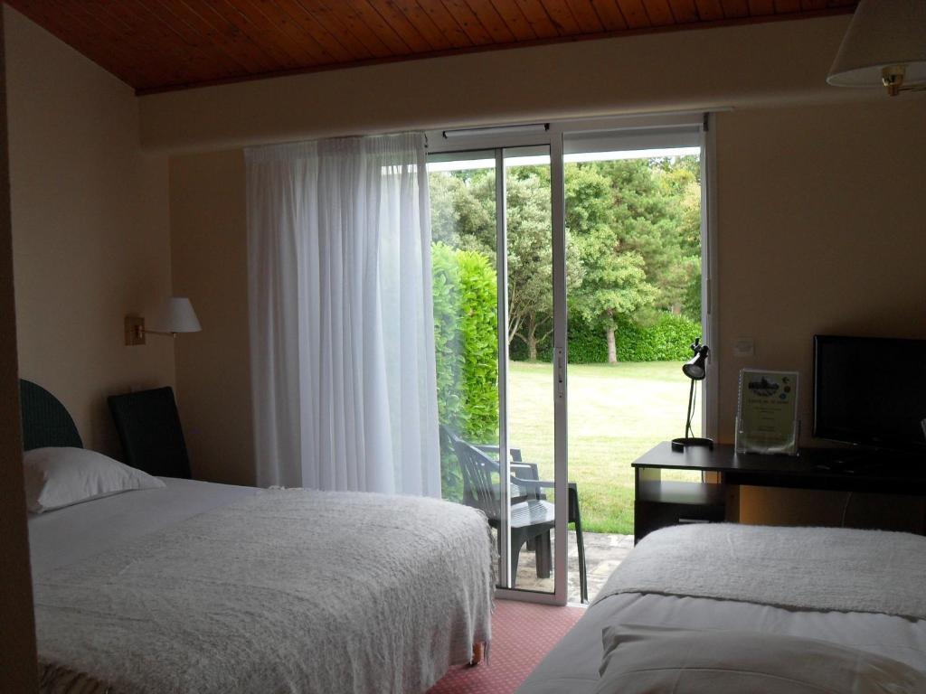 Logis Hotel Val De Vienne Le Vigeant Cameră foto