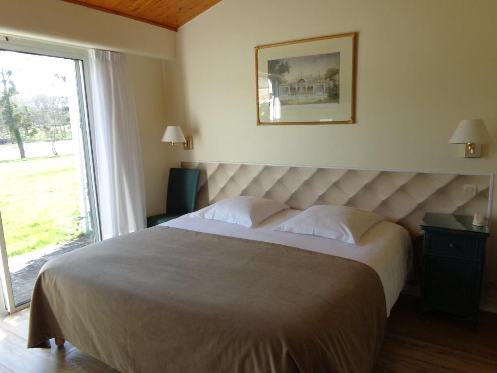 Logis Hotel Val De Vienne Le Vigeant Cameră foto