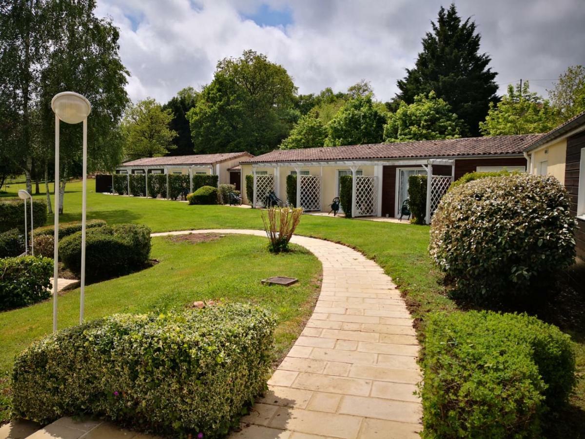 Logis Hotel Val De Vienne Le Vigeant Exterior foto